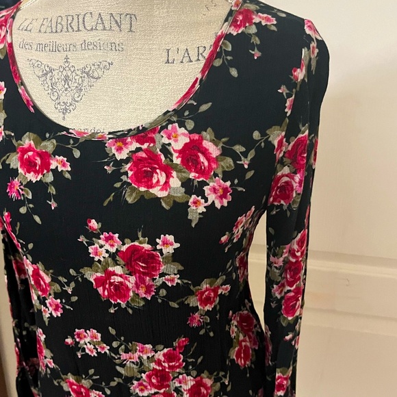 Gauzy bell sleeve floral print top - Picture 3 of 5